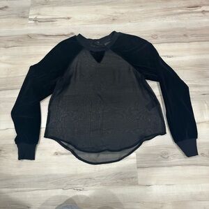 Heroine sport black velvet and sheet top